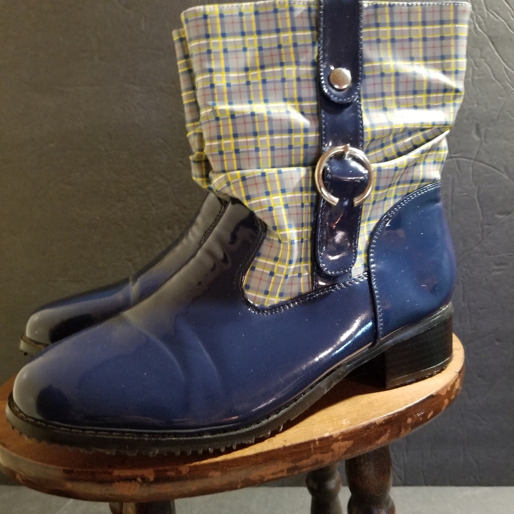 Beacon Drizzle Blue/Yellow Plaid Vinyl Zip Side Rainboot Sz 8.5
